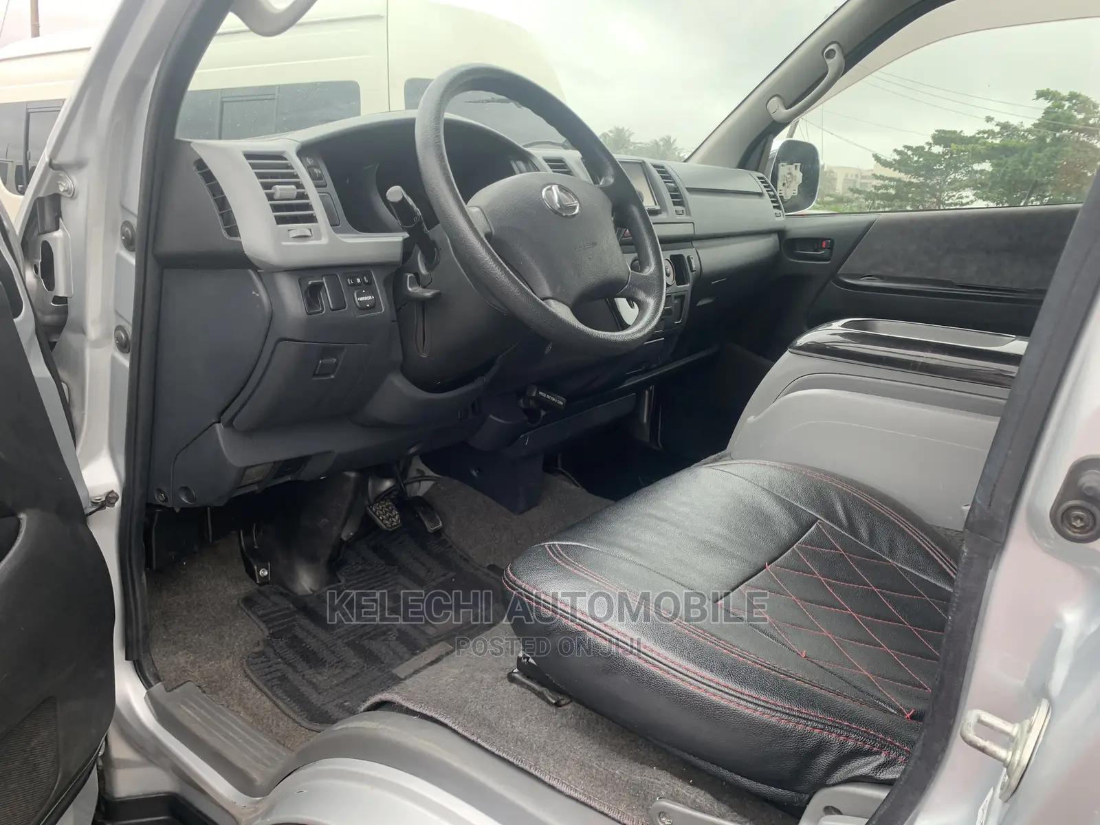 Toyota HiAce 2009