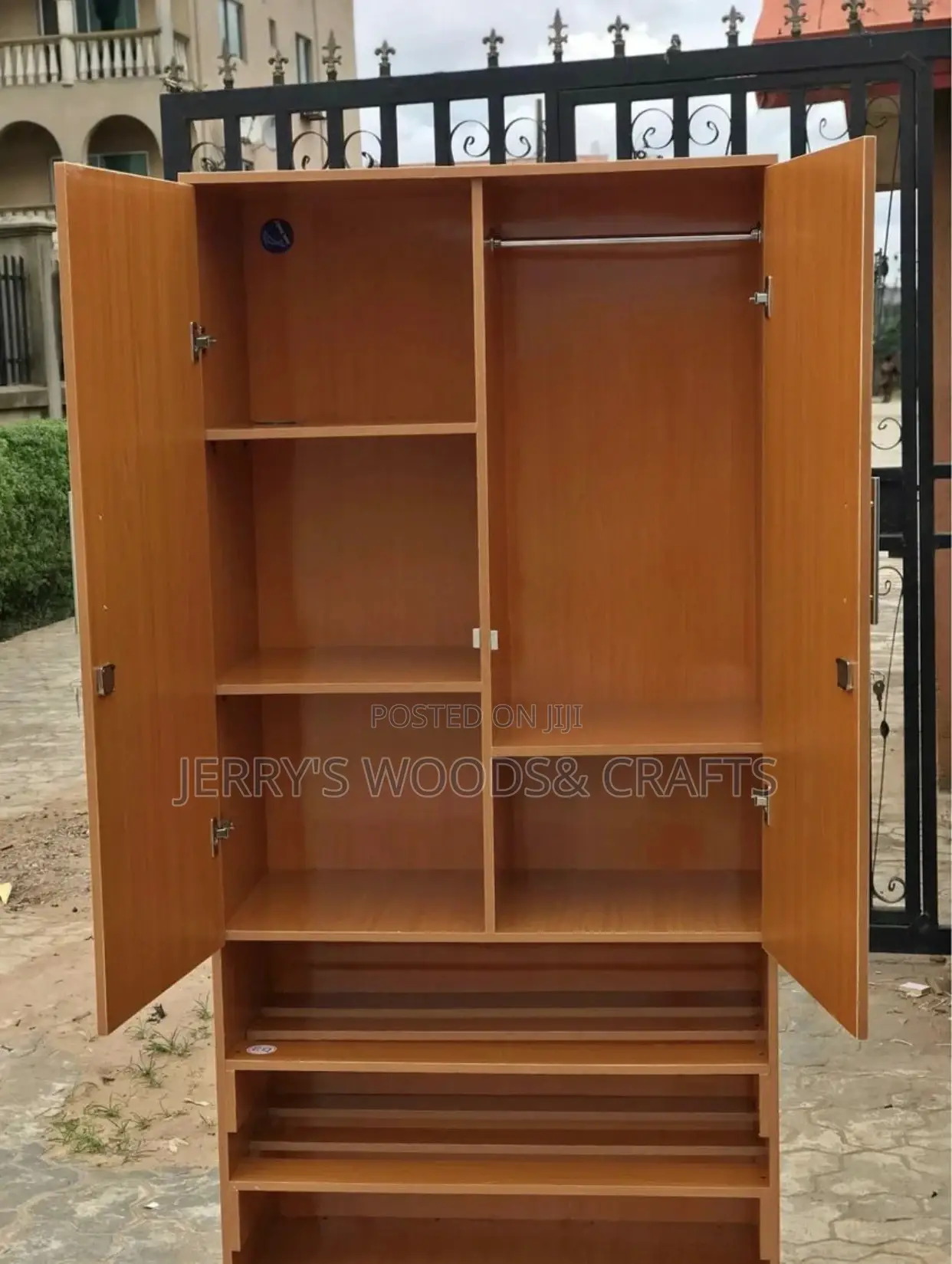 32 Inches Wardrobe