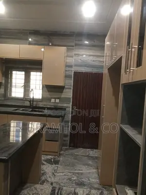 4bdrm Duplex in Idu Industrial for rent