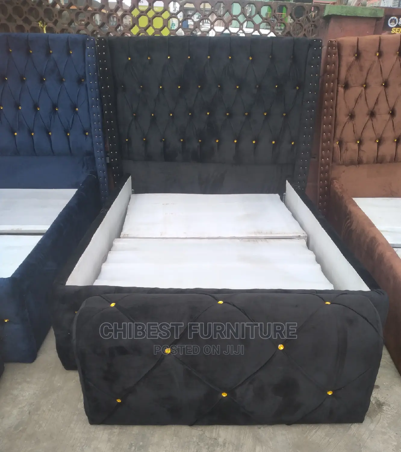 Quality 4.5by6 Upholstery Padded Bed Frame With One Footrest