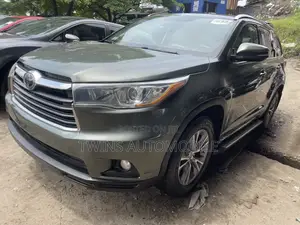 Toyota Highlander LE 4dr SUV AWD (3.5L 6cyl 6A) 2015 Green