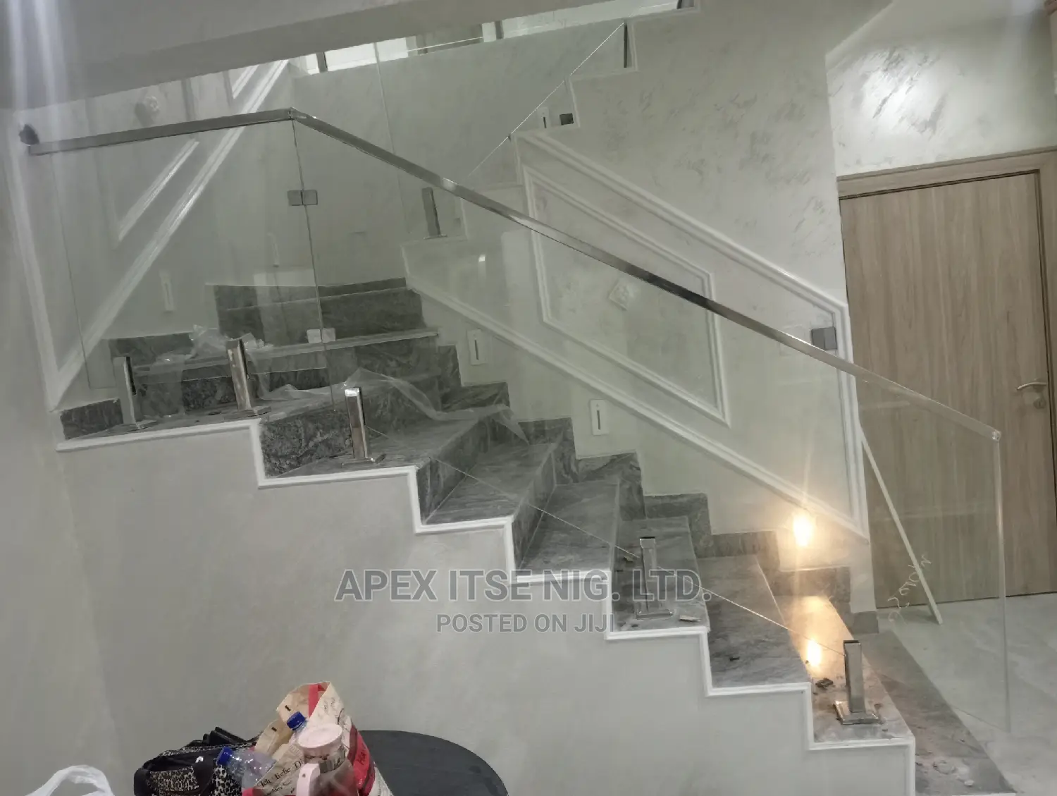 Frameless Glass Staircase Temp