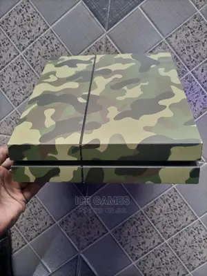 Ps4 Camouflage With 10 Games and 1 Controller