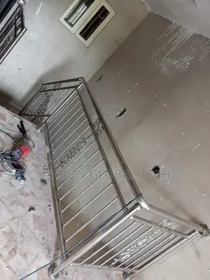 Stainless Steel (Silver)