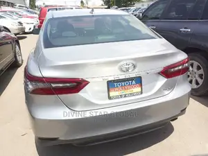 Toyota Camry XLE V6 FWD 2020 Blue