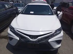 Toyota Camry XSE (2.5L 4cyl 8A) 2019 White