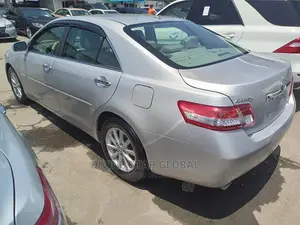Toyota Camry 2011 Silver