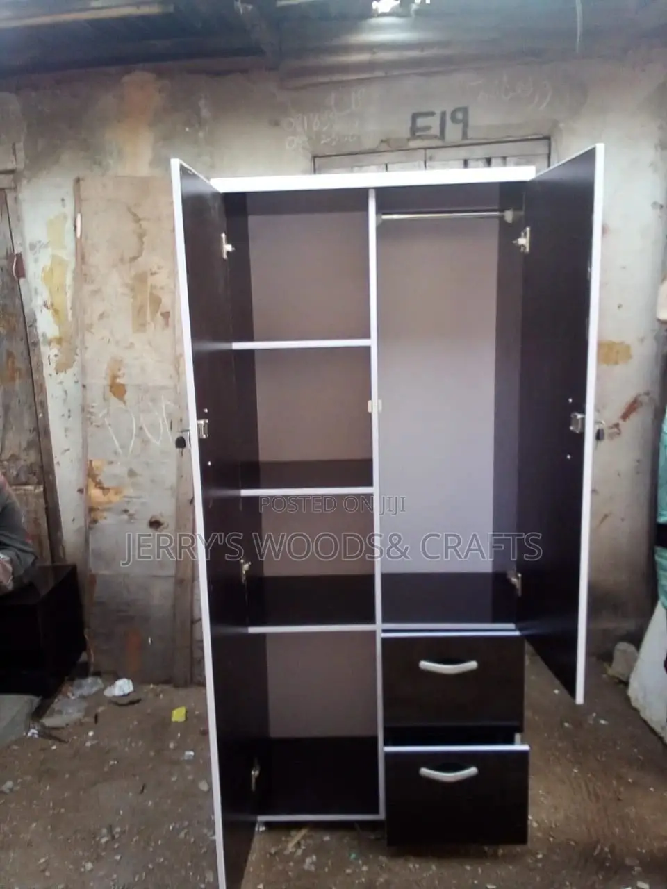 32 Inches Wardrobe