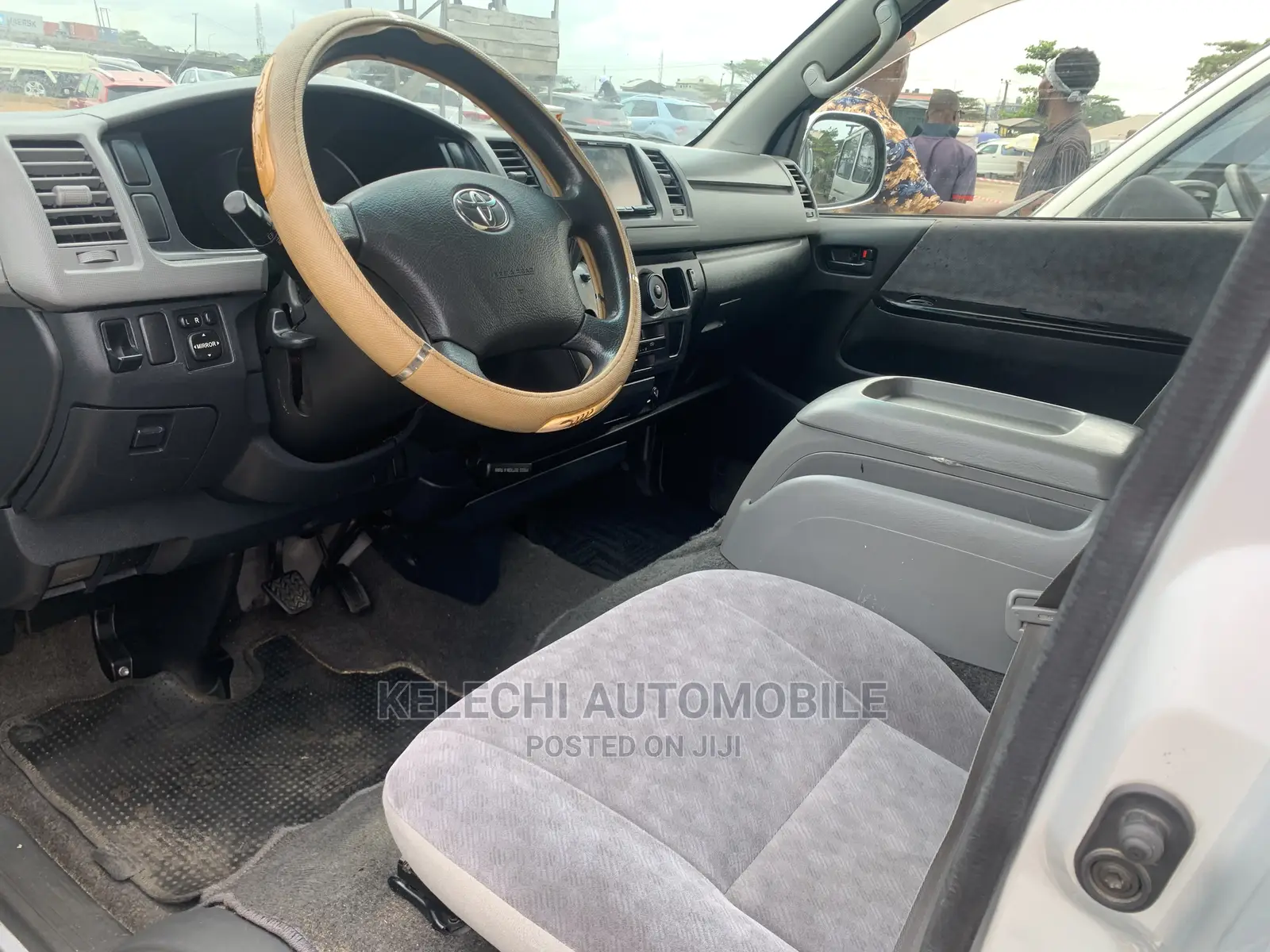 Toyota HiAce 2013 Silver