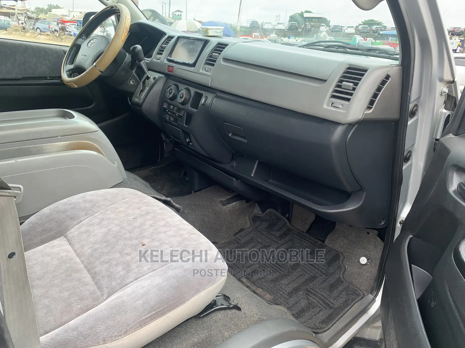 Toyota HiAce 2013 Silver