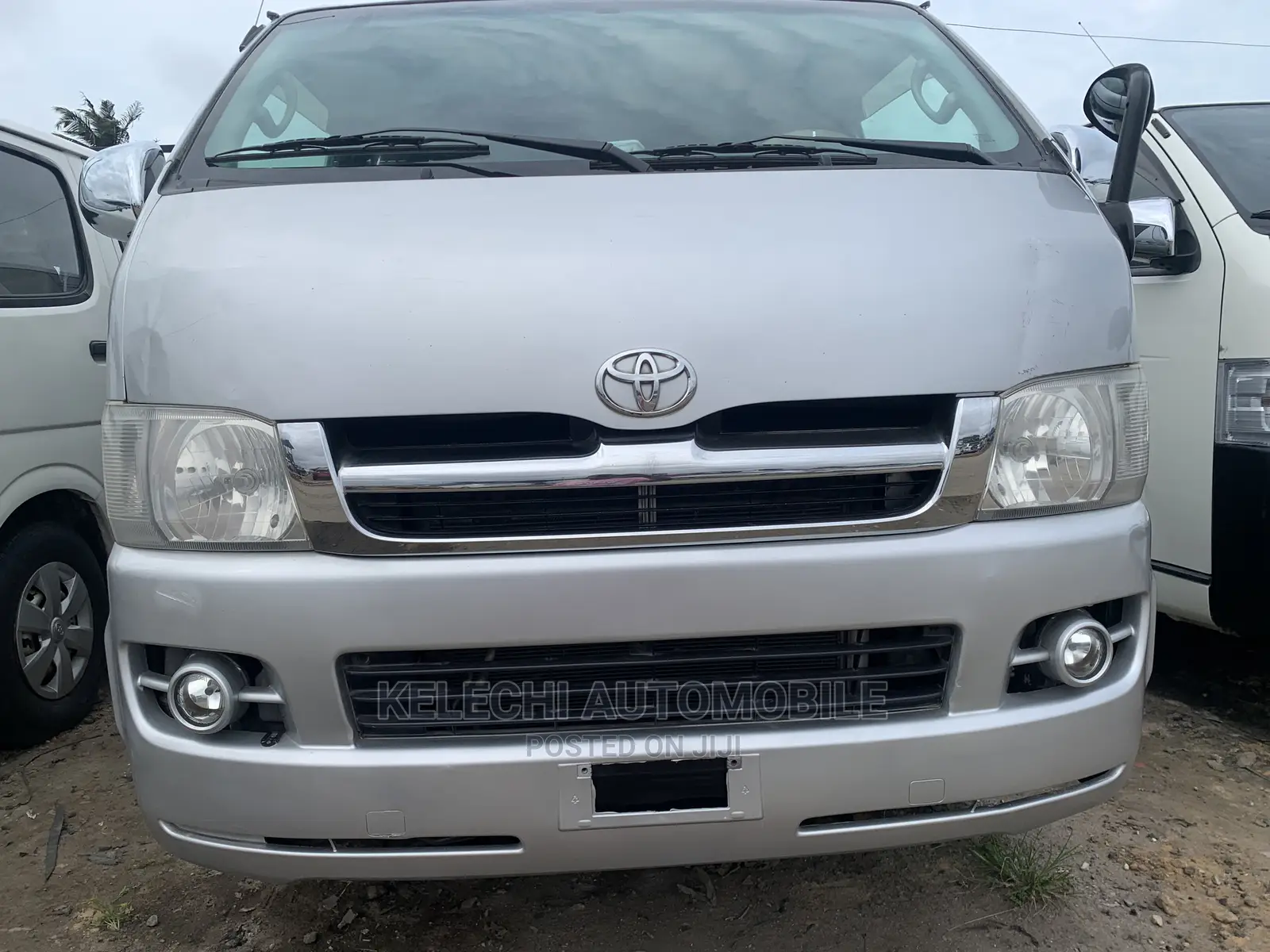 Toyota HiAce 2011 Silver