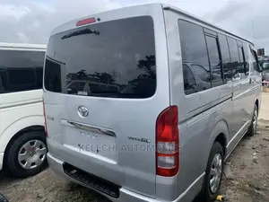 Toyota HiAce 2011 Silver
