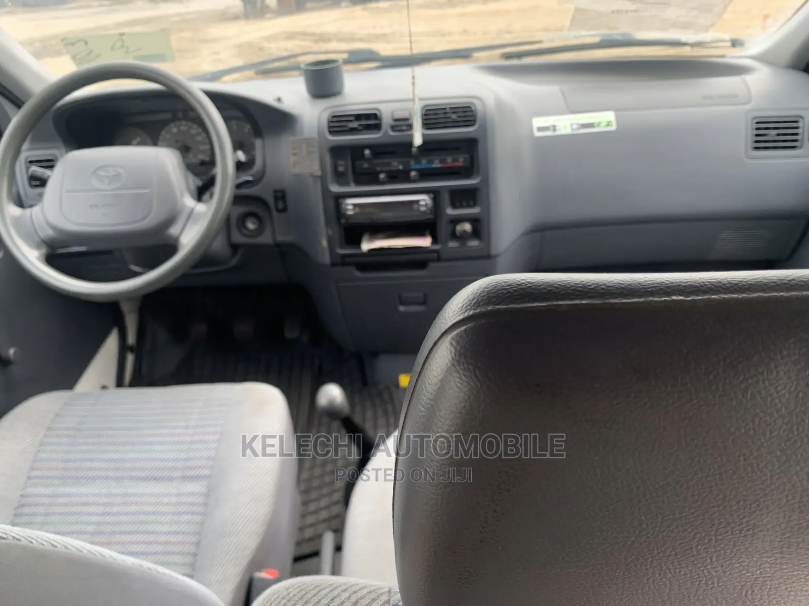 Toyota HiAce 2001 White