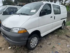 Toyota HiAce 2001 White
