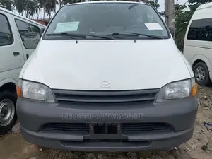 Toyota HiAce 2001 White
