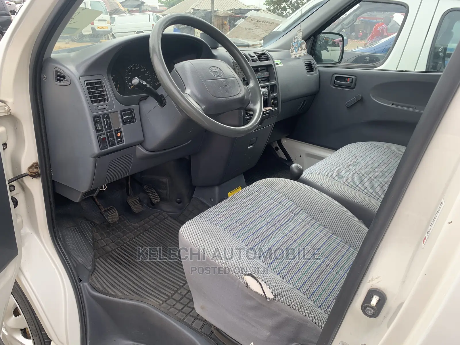 Toyota HiAce 2001 White