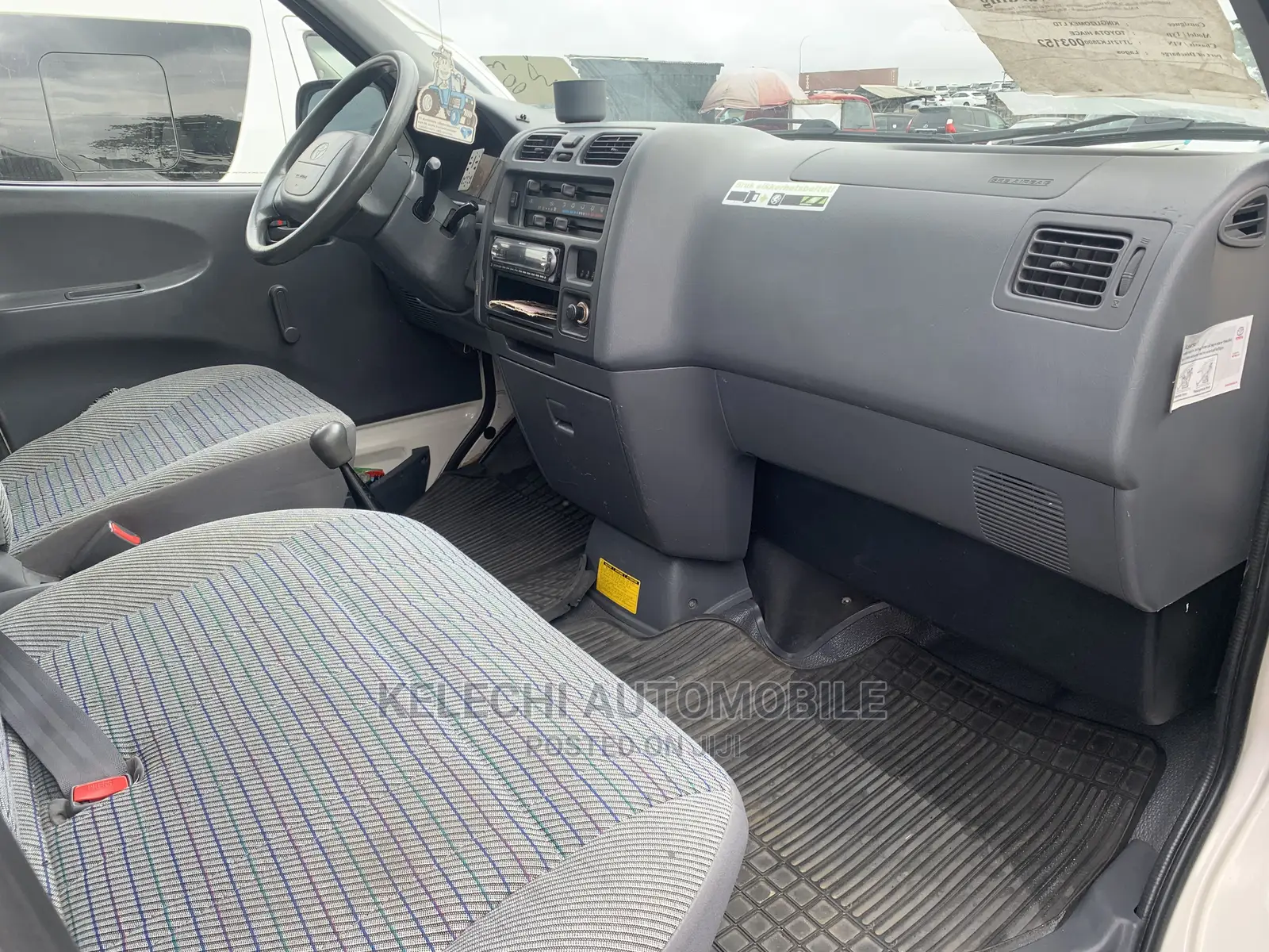 Toyota HiAce 2001 White