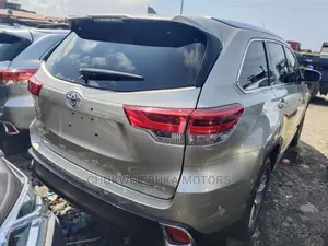 Toyota Highlander 2017 Gold