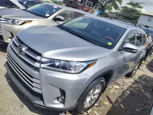 Toyota Highlander XLE 4x4 V6 (3.5L 6cyl 8A) 2017 Blue