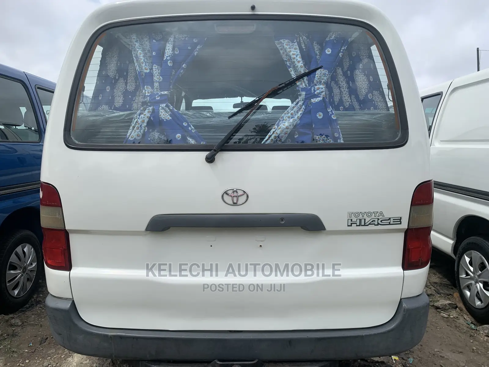 Toyota HiAce 2001 White