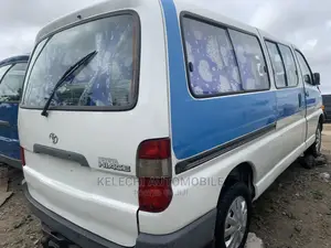 Toyota HiAce 2001 White