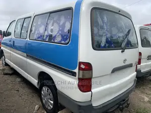 Toyota HiAce 2001 White