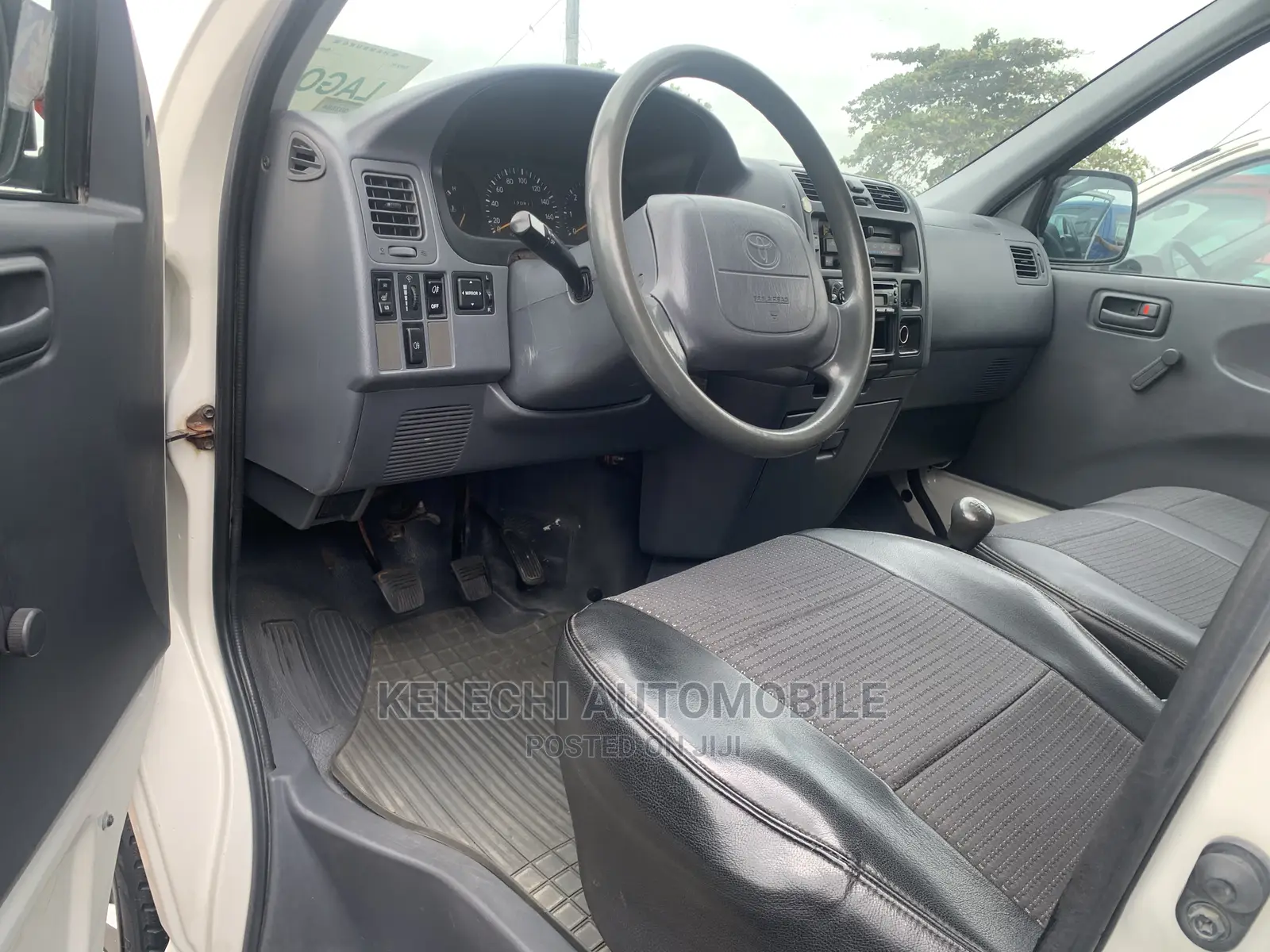 Toyota HiAce 2001 White