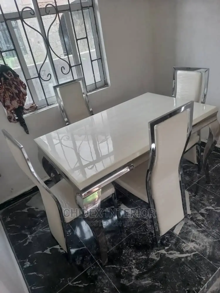 Classic Marble Dining Table 4 Seaters