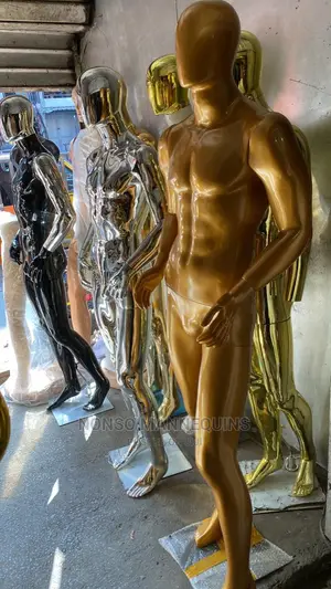Fibre Huge Mannequins