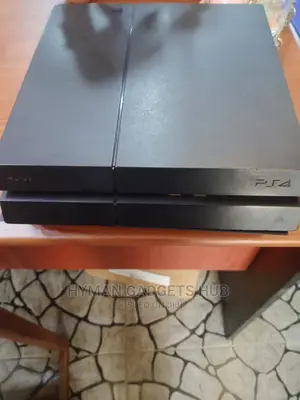 Super Neat UK Used Ps4 With 2 Pads and 12 Lincenced Games
