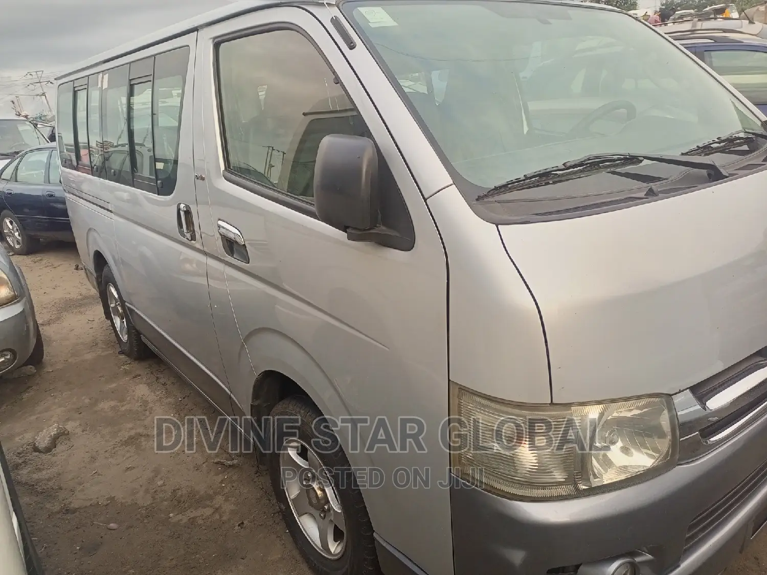 Toyota HiAce 2008 Black