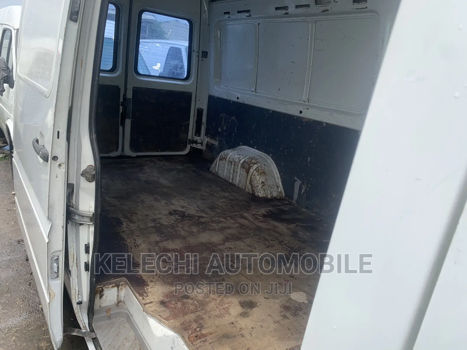 Volkswagen LT 2000 White
