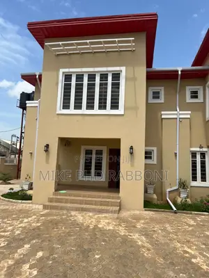 4bdrm Duplex in Airport Road, Enugu for sale