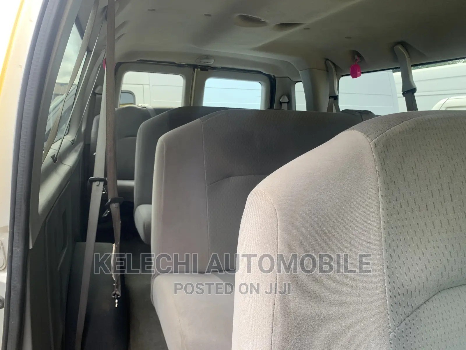 Ford E350 2009 Yellow