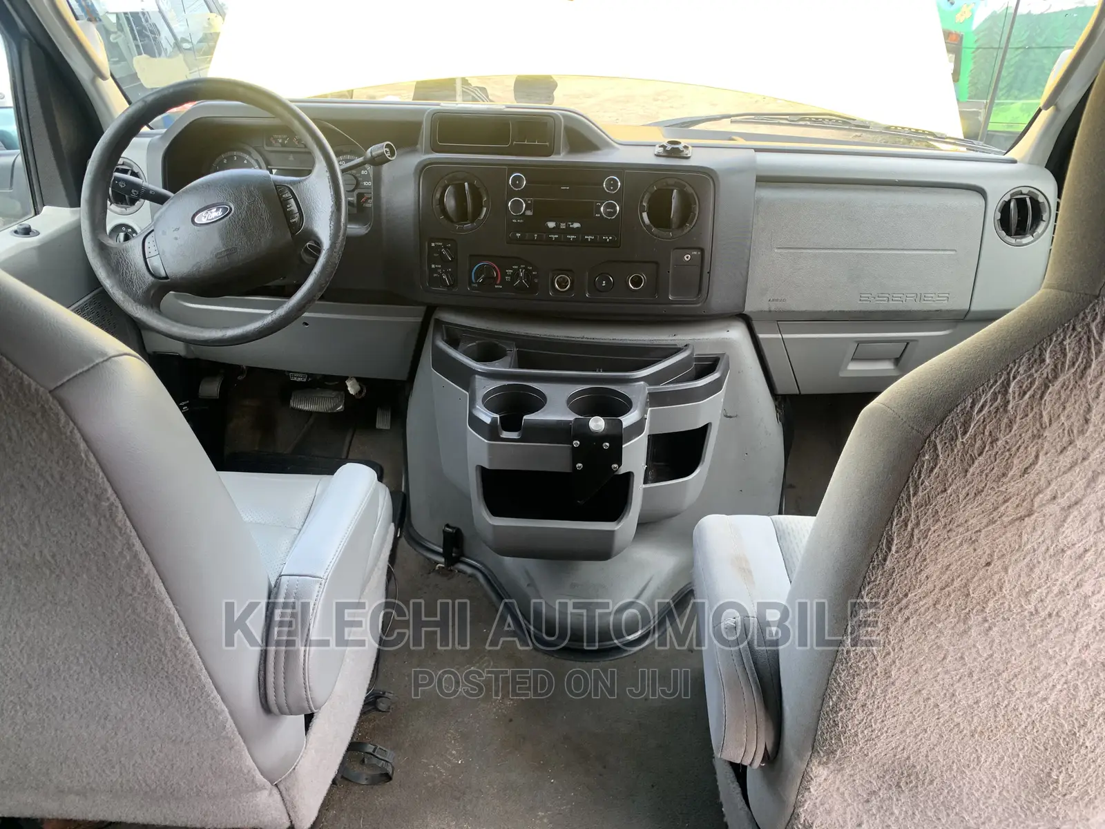 Ford E350 2009 Yellow