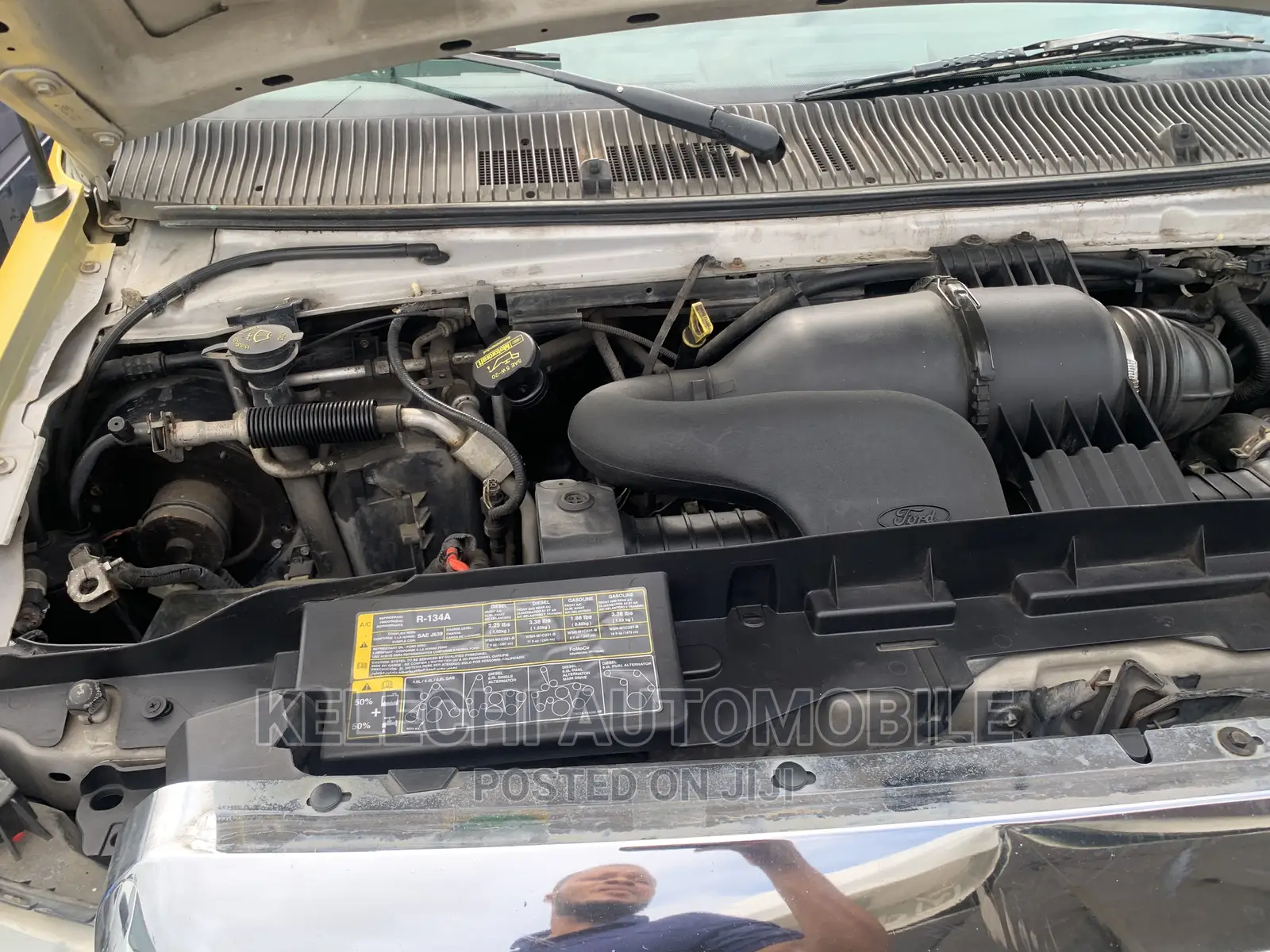 Ford E350 2009 Yellow