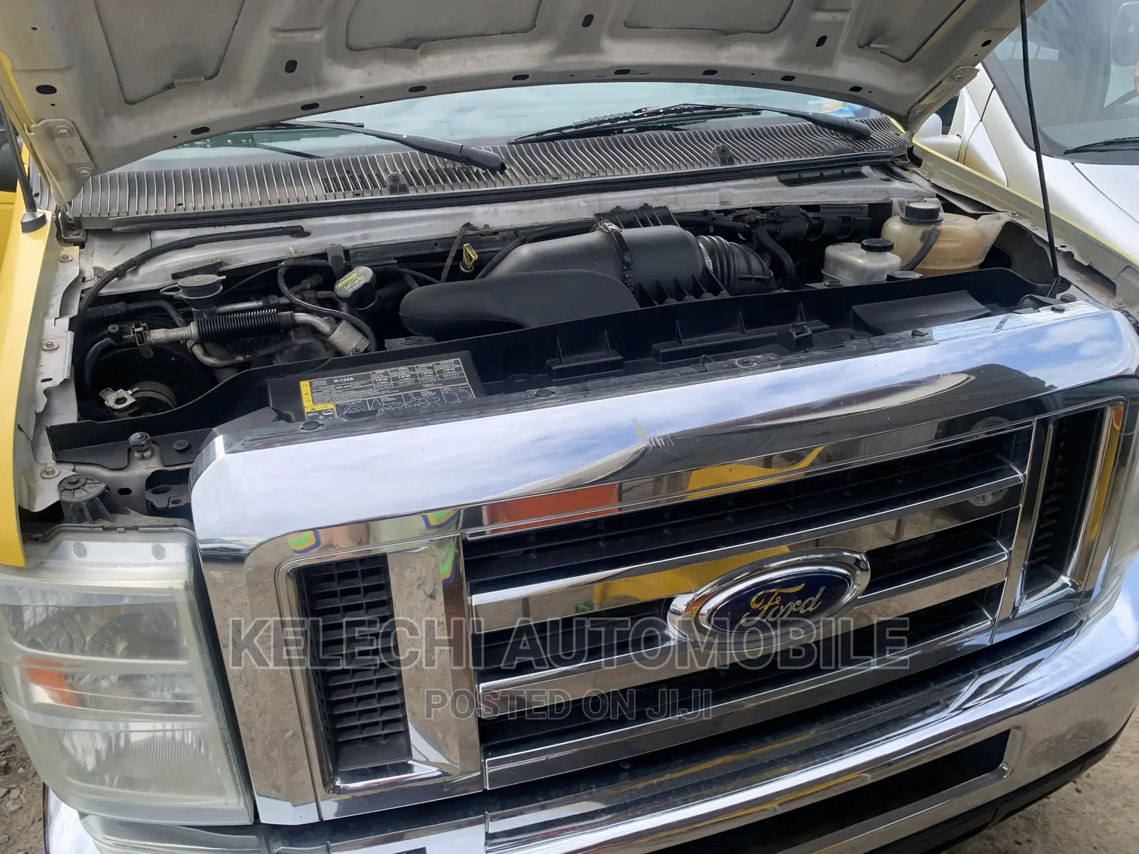 Ford E350 2009 Yellow