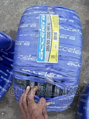 285/30r20 Accelera Tire