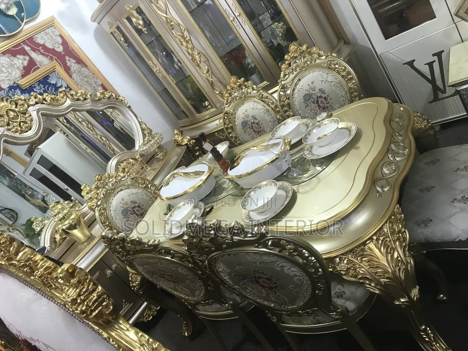 Solid Interior 6 Seater Turkish Dining
