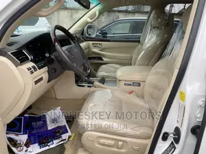 Lexus LX 570 AWD 2014 White