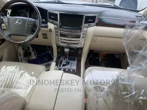 Lexus LX 570 AWD 2014 White