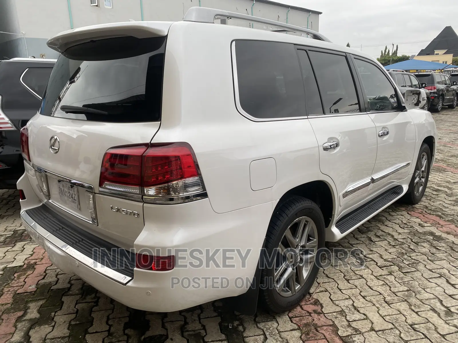 Lexus LX 570 AWD 2014 White