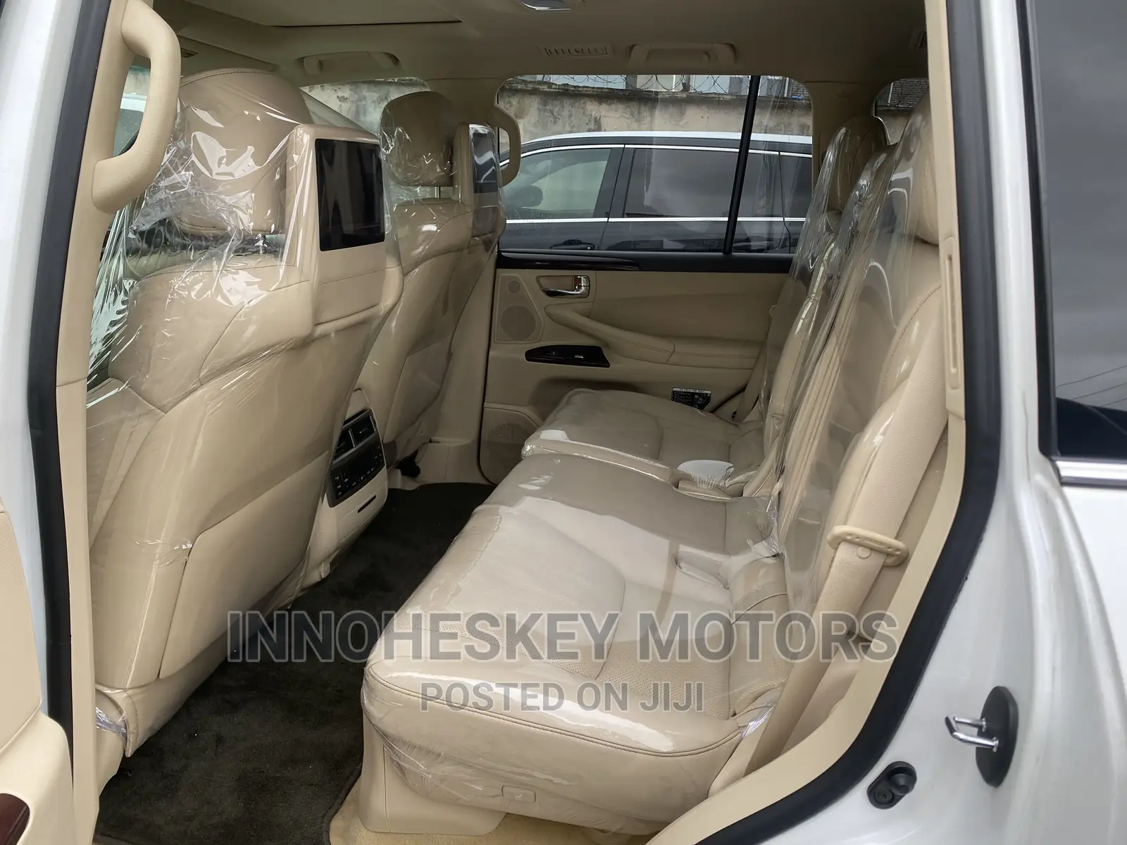 Lexus LX 570 AWD 2014 White