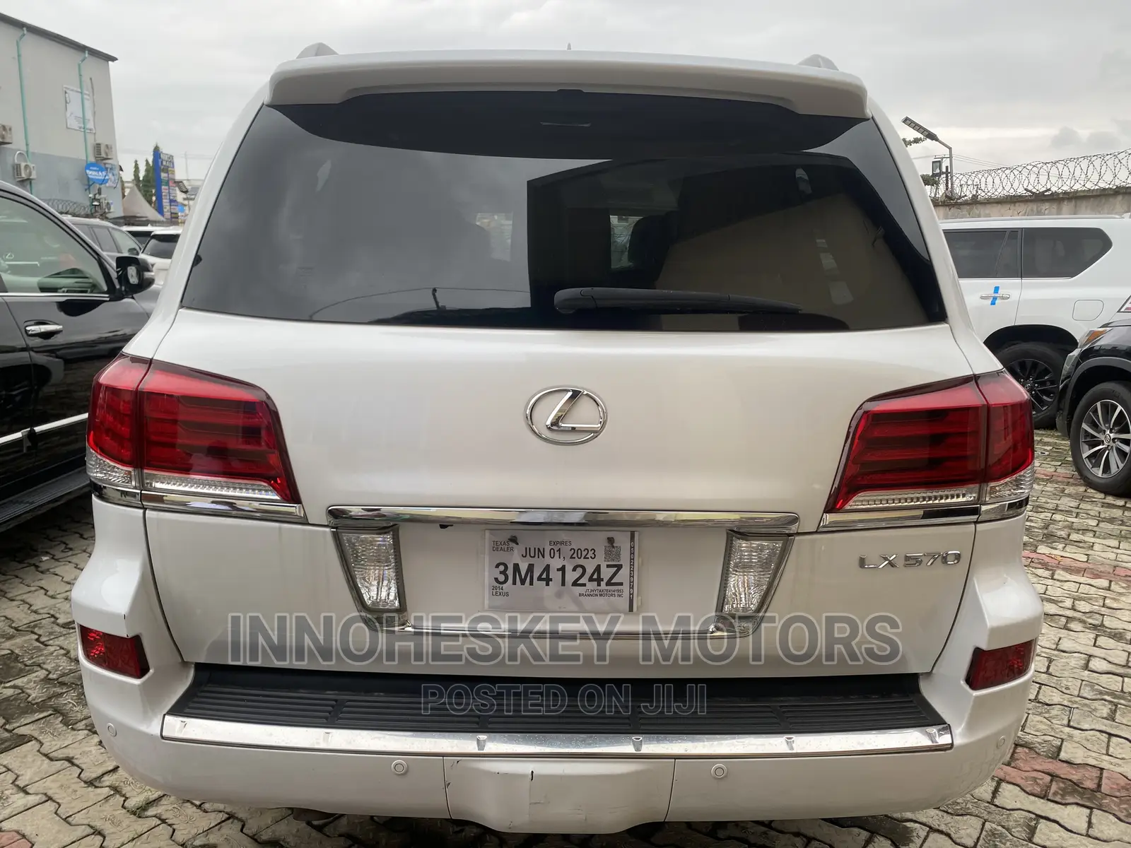 Lexus LX 570 AWD 2014 White