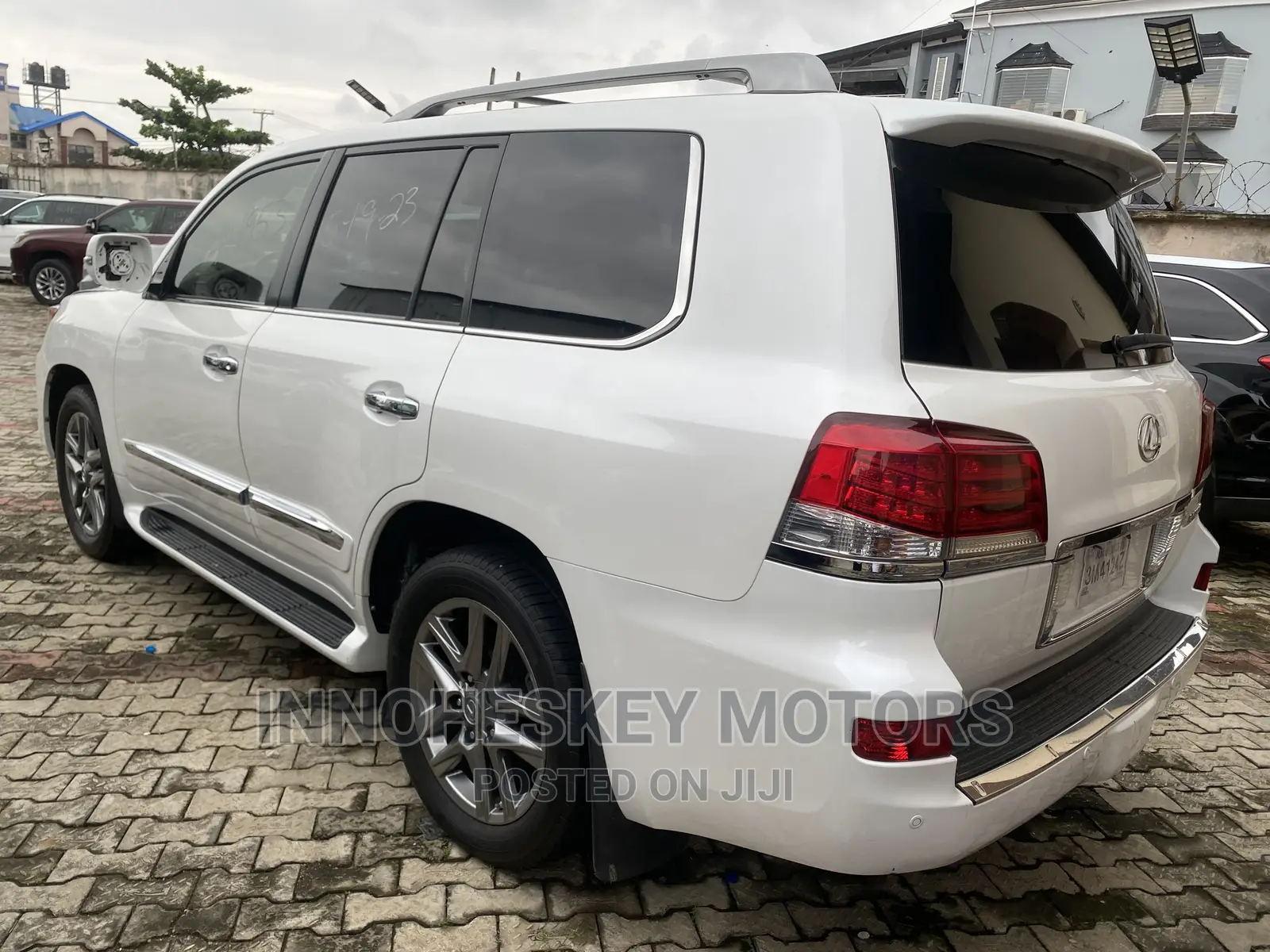 Lexus LX 570 AWD 2014 White