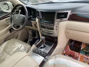 Lexus LX 570 AWD 2014 White