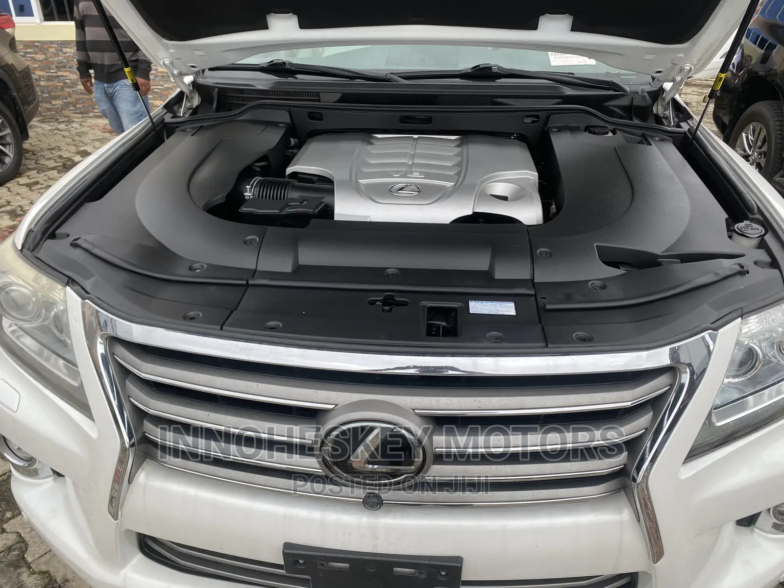 Lexus LX 570 AWD 2014 White