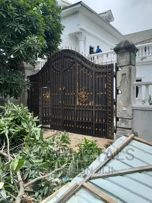 Luxury Wrought Iron Arc Gate