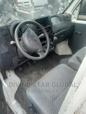 Suzuki Every 2000 White