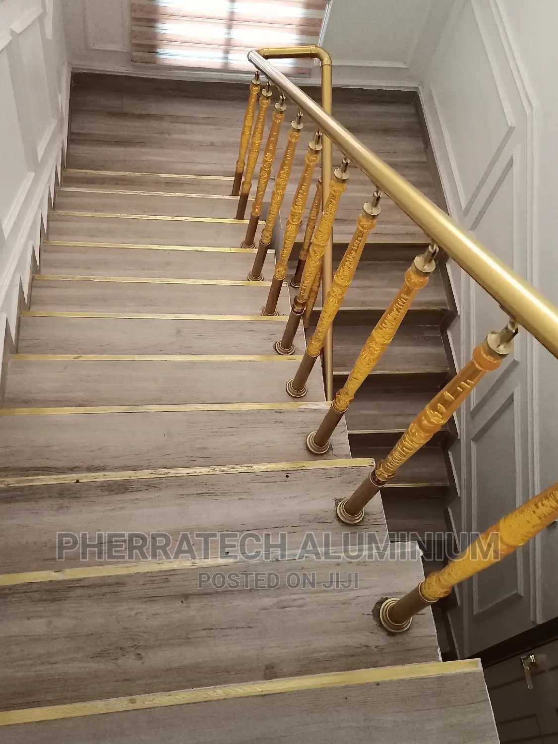 Crystal Leg Aluminium Rail